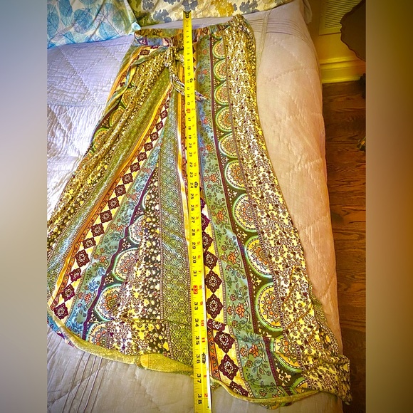 ARDENE Ankle—Grazing Jersey-Cotton Print Skirt with Flattering Front Slit! - Picture 3 of 6